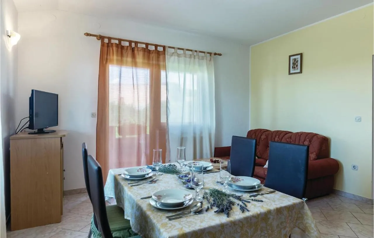 2 Bedroom Stunning Apartment In Peruški Horvátország