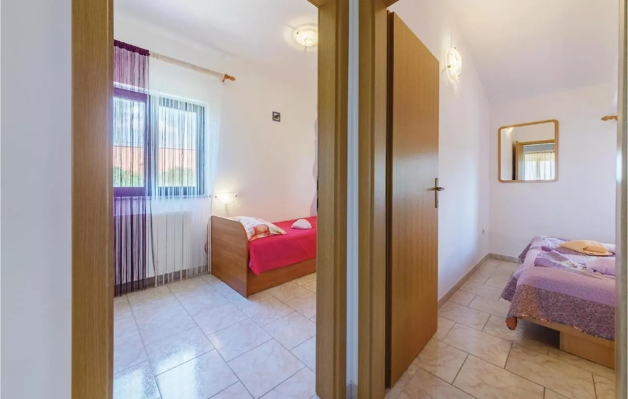 2 Bedroom Stunning Apartment In Peruški