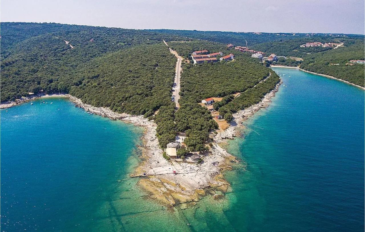 2 Bedroom Stunning Apartment In Peruški